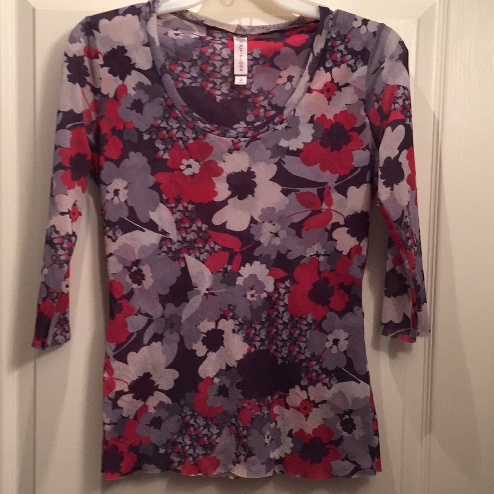Lucy+Fiona Floral Scoop neck 3/4 sleeve top